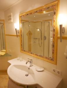 A bathroom at Haus Zangerl