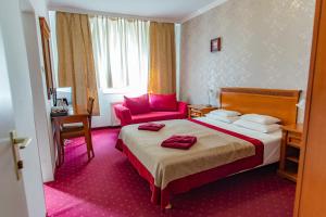 Postel nebo postele na pokoji v ubytování Walzer Hotel