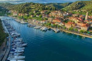 Naturlandskabet i nærheden af villaen