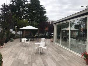 Patio o area all'aperto di Hotel Elys