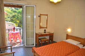 A bed or beds in a room at Holiday Studio Apartments yannis on the beach of Agios Gordios in Corfu