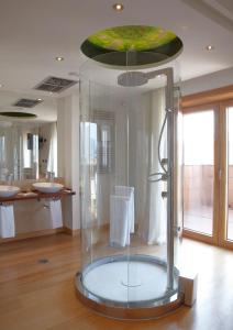 a large glass shower in a room with a ceiling at Hotel Campoamor in Oviedo