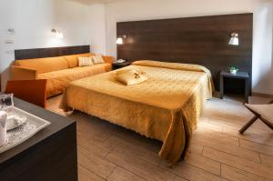 a hotel room with a bed and a couch at Hotel Ristorante Alla Botte in Portogruaro