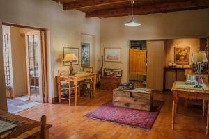 A seating area at Guesthouse LaRachelle