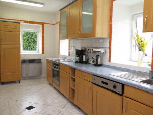 Kuchyň nebo kuchyňský kout v ubytování Holiday Home Sezímky by Interhome