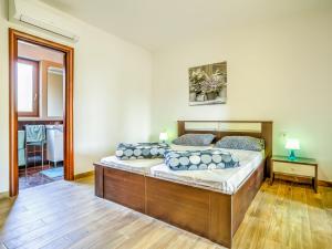 Postel nebo postele na pokoji v ubytování Apartment Ulika-3 by Interhome