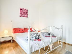 Postel nebo postele na pokoji v ubytování Apartment Ulika-1 by Interhome
