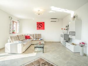 Kuchyň nebo kuchyňský kout v ubytování Apartment Ulika-1 by Interhome