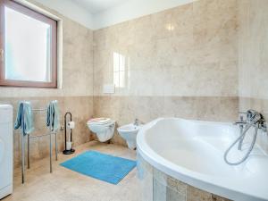 Koupelna v ubytování Apartment Ulika-1 by Interhome