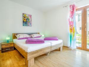 Postel nebo postele na pokoji v ubytování Apartment Ulika-1 by Interhome