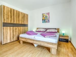 Postel nebo postele na pokoji v ubytování Apartment Ulika-1 by Interhome