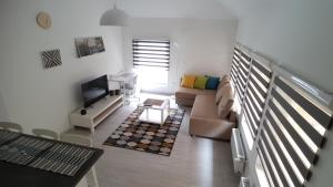 A television and/or entertainment centre at Piacsek Apartmanház