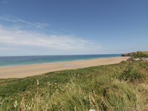 a view of a beach with the ocean in the background at The Beach Halt in Perranporth