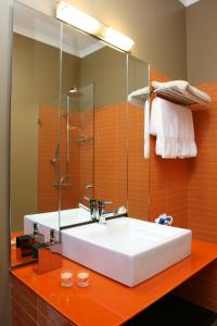 a bathroom with a white sink and a mirror at Quinta Da Pereira E Enricas Agro-Turismo in Vila Flor +20 photos