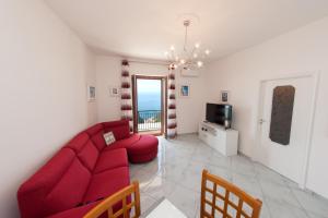 A television and/or entertainment centre at Lo Smeraldo Private Pool Villa Ravello by ElodeaGroup