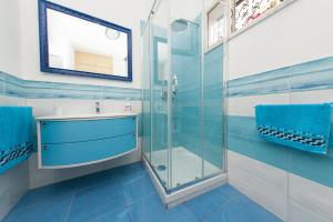 A bathroom at Lo Smeraldo Private Pool Villa Ravello by ElodeaGroup