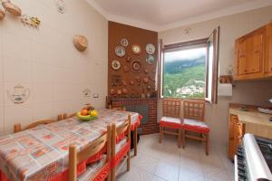 A kitchen or kitchenette at Lo Smeraldo Private Pool Villa Ravello by ElodeaGroup