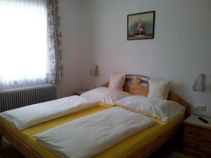 Łóżko lub łóżka w pokoju w obiekcie Haus Amalia
