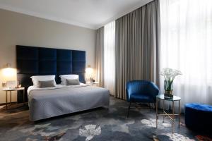 Katil atau katil-katil dalam bilik di Queen Boutique Hotel +53 gambar
