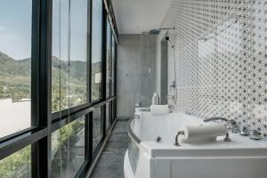 Koupelna v ubytování Woodpecker Villa - Kamala Beach + 23 fotografií