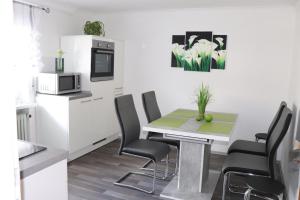Kuchyň nebo kuchyňský kout v ubytování Ferien- und Monteurwohnung Julia
