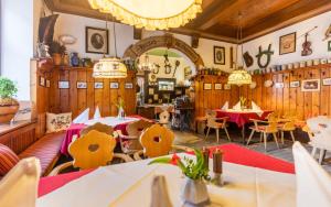 Restauracja lub miejsce do jedzenia w obiekcie Hotel Post Hönigwirt