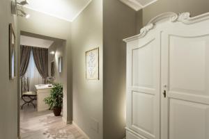 a hallway with a white door and a desk at Hotel Del Borgo in Bologna