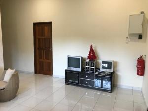 TV a/nebo společenská místnost v ubytování 1248 Cozy Home
