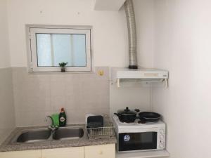 Кухня или кухненски бокс в Korona beach apartments IIIΙ