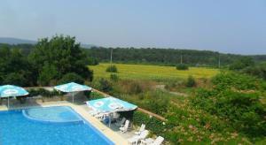 The swimming pool at or close to Villas Chinara