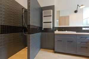 A kitchen or kitchenette at Imperial Apartments Helska