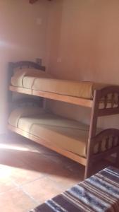 Una cama o camas cuchetas en una habitación  de Hostal San Pablo