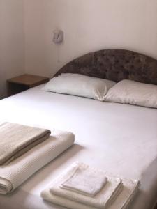 Ένα ή περισσότερα κρεβάτια σε δωμάτιο στο Korda