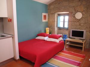 מיטה או מיטות בחדר ב-Casa do Cais Cerveira