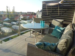 Posedenie v ubytovaní Apartament z widokiem na morze - Apartament Turkusowy