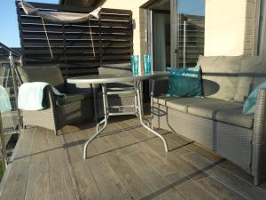 Posedenie v ubytovaní Apartament z widokiem na morze - Apartament Turkusowy
