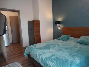 Posteľ alebo postele v izbe v ubytovaní Apartament z widokiem na morze - Apartament Turkusowy