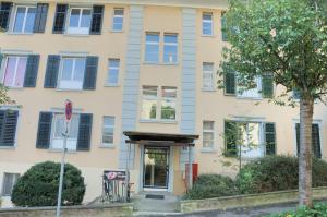 an apartment building with blue windows and a door at PABS Résidences - Staubstrasse 3 (3L) in Zürich