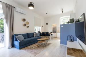 Posedenie v ubytovaní *** Lounge terrace apartment with the harbour view / city centre ***