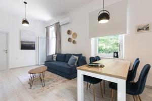 Posedenie v ubytovaní *** Lounge terrace apartment with the harbour view / city centre ***
