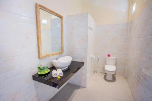 Ein Badezimmer in der Unterkunft Dinatah Lembongan Villas