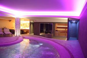 Bazén v ubytování Hotel delle Terme & Spa nebo v jeho okolí