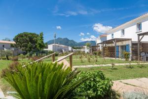 a view of the courtyard of a building at Résidence Odalys Acqua Bella in Poggio-Mezzana