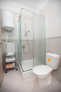 Koupelna v ubytování Apartmani Lea