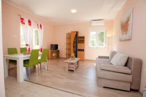 a living room with a table and a couch at Apartmani Lea in Starigrad
