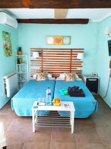 เตียงในห้องที่ El Nácar Bed & Breakfast