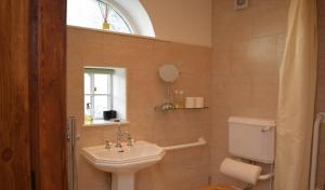 Koupelna v ubytování The Coachhouse @ Kingsfort House