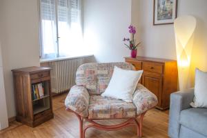 A seating area at Casa Brunetta - WelcHome