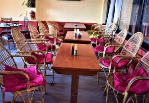 Area tempat duduk di Berg House Cafe and Hotel