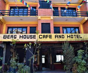 Gedung tempat guest house berlokasi